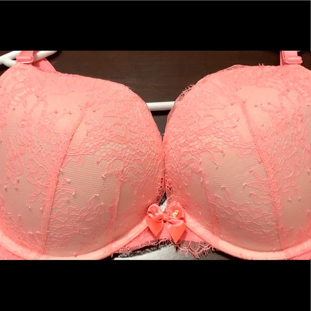 ❌SOLD❌ VS Bra, coral color, 34DD. - Picture 1 of 8